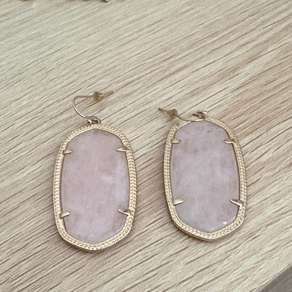 Kendra Scott Rose Quartz Oval Drop Earrings in Gold